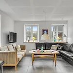 6 Bedroom Beautiful In Kvaerndrup