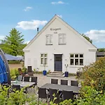 6 Bedroom Beautiful In * Kvaerndrup